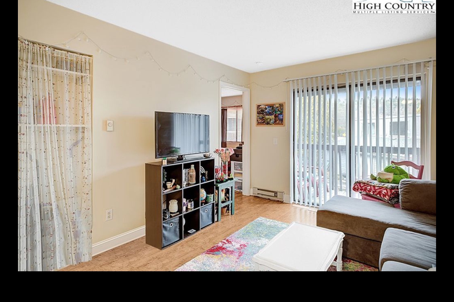 living area - College Place Apartments