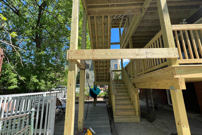 Exterior - **ONLY 1/2 BROKER FEE** Gorgeous 1 Bedroom & 1 Bathroom Apartment