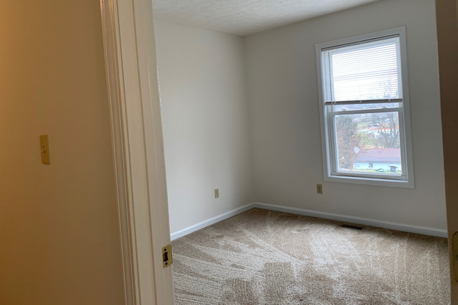  - 3 Bedroom 2.5 Bath Townhouse