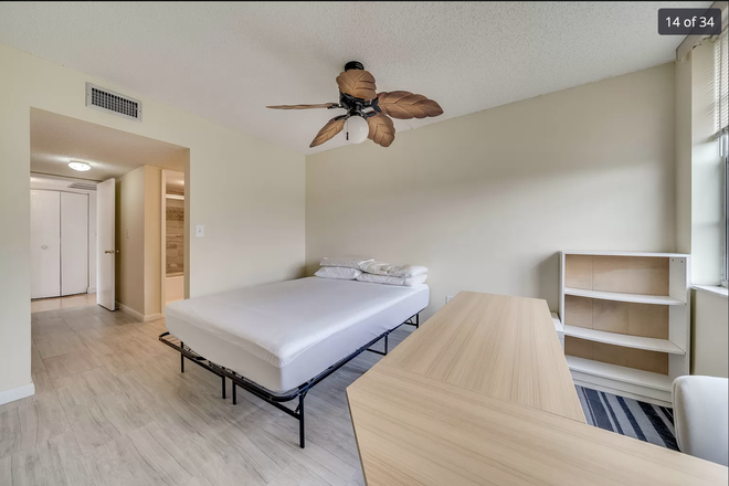Master Bedroom - FULLY FURNISHED Large Spacious Master and Guest Bedroom with Private Bathrooms in Pine Island Condo
