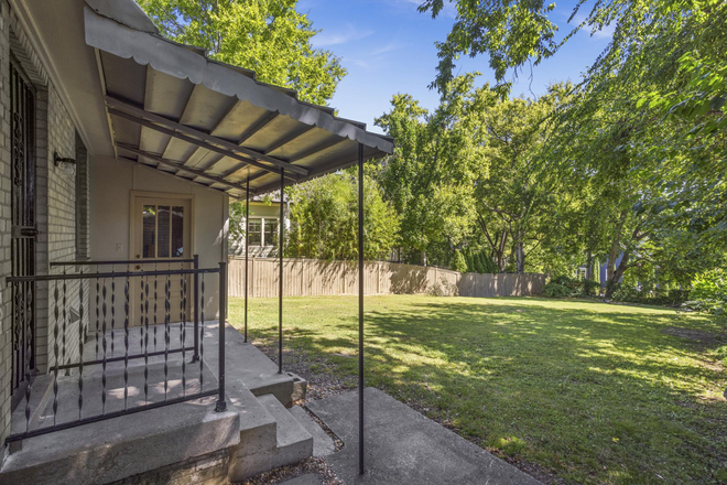 backyard - 8th Ave South Area House