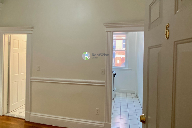 1 - SEPT 2026-Comm Ave 2 bed Split, Elevator, H/HW inc. Fitness Rm, No Fee Apartments