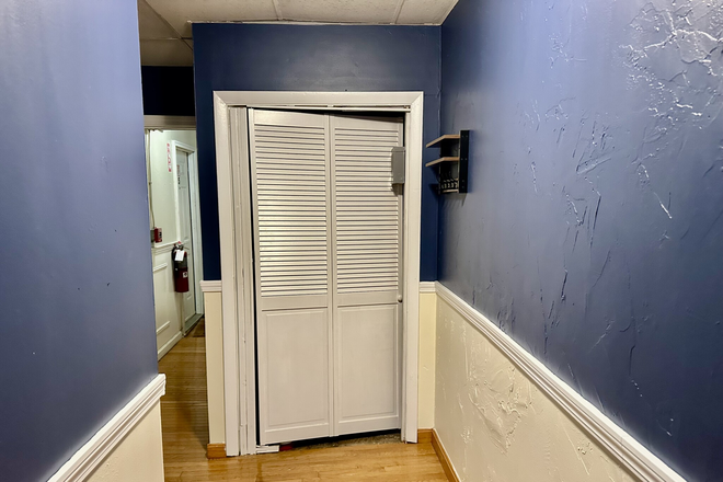 1 - Emerson Off Campus Studio Walk to Campus No Fee Apartments