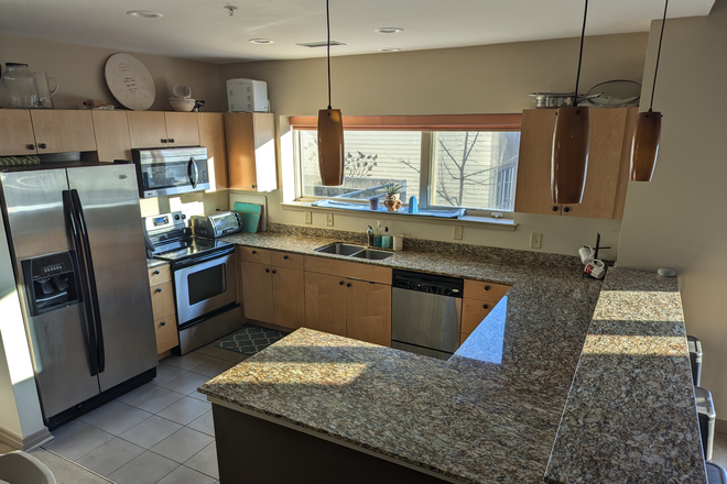 Kitchen - Searching for roommate for 2 bedroom walking distance from campus Condo