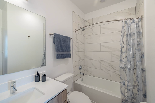 Private Bathroom - Nest on Dryden in TMC, right across campus (1 or 2 bedrooms available!) Apartments