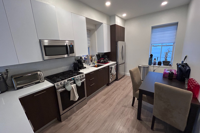 Kitchen - Private Bedroom available in quiet 4 bed/2 bath Apartments