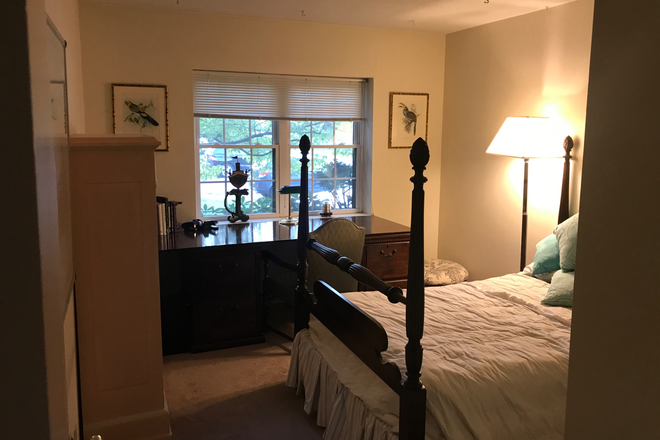 Bedroom - Respectful Roommates! Great Location! Clean! No Drama! Quiet Bedroom. Condo