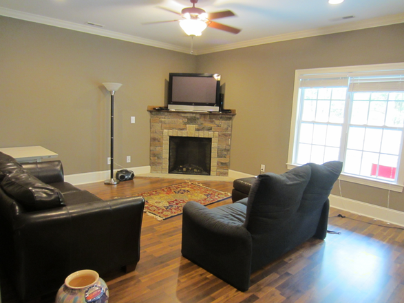 East Carolina University Off Campus Housing Search Grad Student Zoom Image 2 Living Room