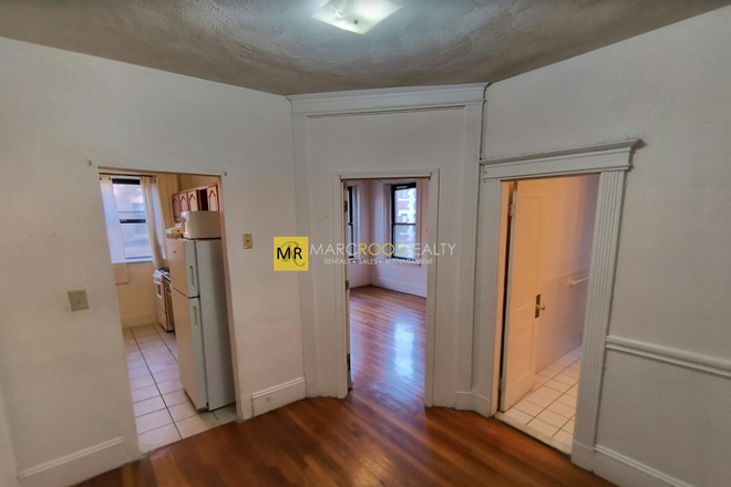 living room - ALLSTON 3 BED  1.5 Bath COMM AVE AVE ASAP ***NO FEE*** Apartments
