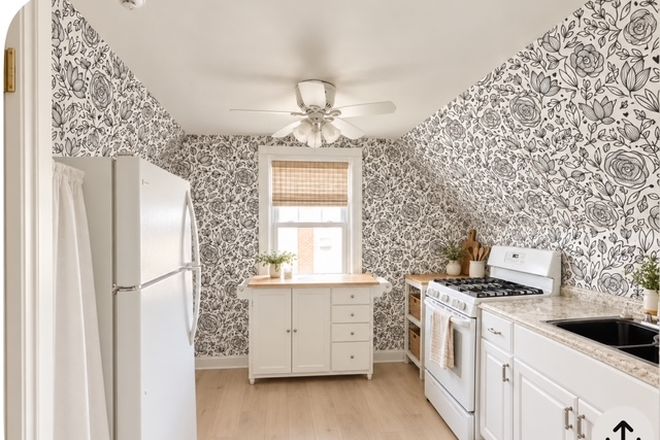 Eat in kitchen - Pretty 1 Bedroom second floor apartment