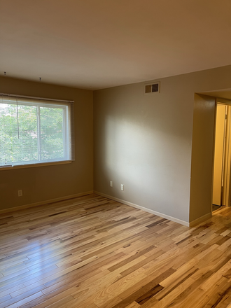 LR - 25/26 - 1-2 Bedroom Apartments Near Campus & Northside - Free Internet