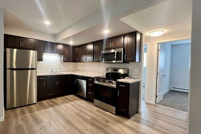 Kitchen - Available now with discounted rent SPRING 2025 sublet Apartments