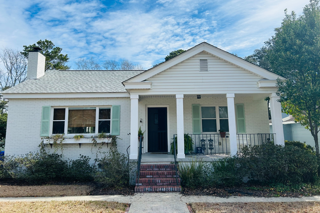 Curb view - Charming Bungalow 6 minutes to Downtown