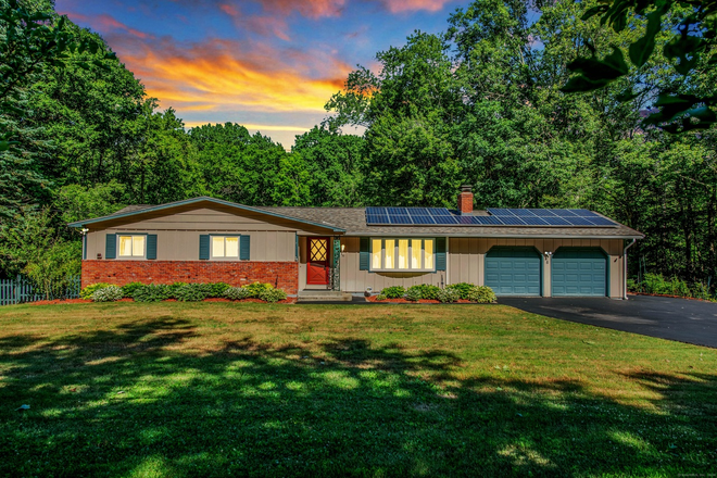 Front - Spacious Furnished 3BR/3BA Home on Quiet Street, Walk/Bike to UConn