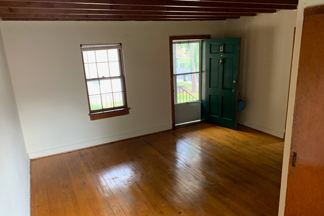 Living Room - Walk to Class, the stadium, or the hospital Apartments