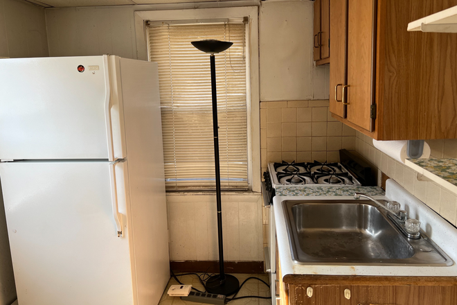 Kitchen - Renovated Sunny 1 Bedroom Apartment In Near Kendall Square Within Walking Distance of Campus