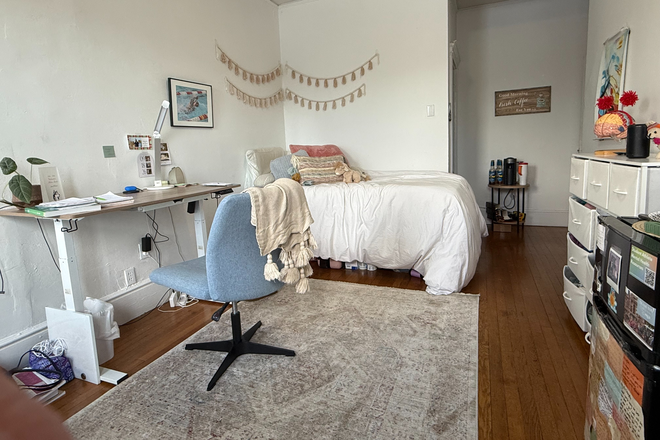 bedroom - Charming Fenway 2 bed split for 9/1 - NO FEE!