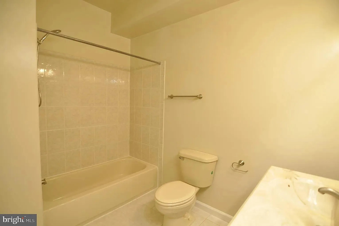 Bathroom2 - Faculty and Student housing near John Hopkin University Townhome