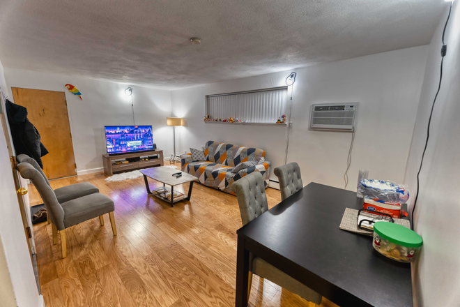 2 - Economical apartment between Harvard & Central.