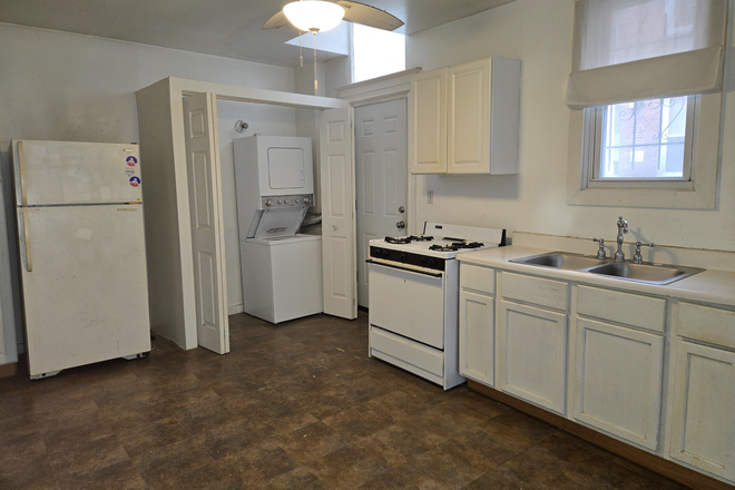 Kitchen - East Pilsen 2 bedroom apartment