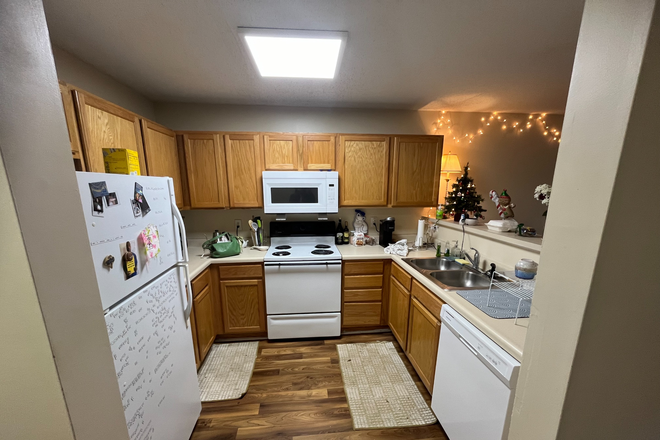 Kitchen - Mountaineer Village Apartments