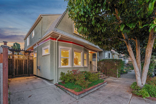 Beautifully renovated Craftsman house in quiet friendly neighborhood - Beautiful Renovated Craftsman 3 Bedroom & 3 Bathroom House with Backyard Studio/Office