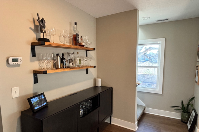 Bar/livingroom - 4 bed 2 bath unit Duplex