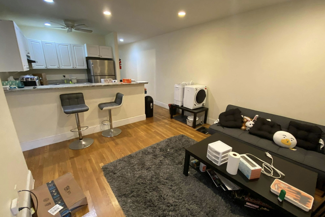 living - UPDATED, SPACIOUS 3 BED, NO BROKER FEE! 9/1/26!!