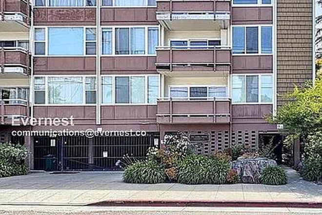 Outside Street View - Mark Twain Condominium