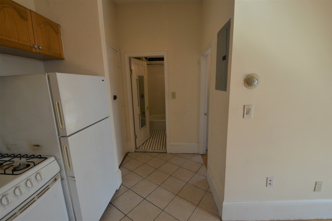 Kitchen - Nice 1 Bedroom 1 Bath Apartment Available on Marlborough St