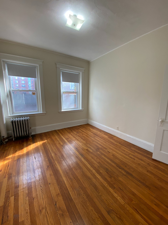 hubrealtyproperties.com - Spacious one bedroom split, with updated kitchen, deck Apartments