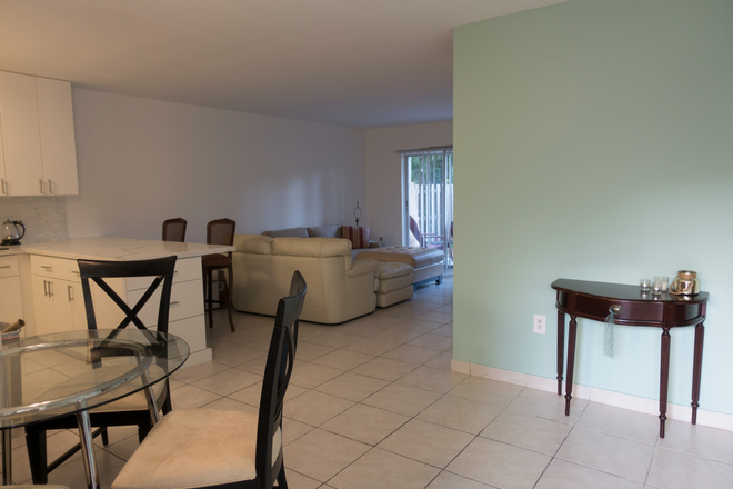 Entry/Dinning/Kitchen/Living - Furnished 1-Bedroom Apartment Close to Metrorail