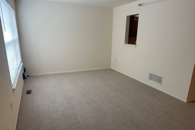 Living Room - 3 BR Updated Townhouse:  Quick walk to campus/ located behind US1 McDonalds