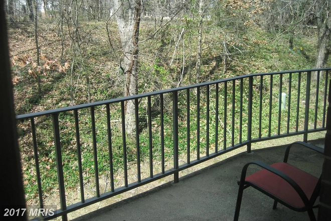 Back - Sunlight, spacious 3 bedroom, 2,5 bathroom townhouse in central location