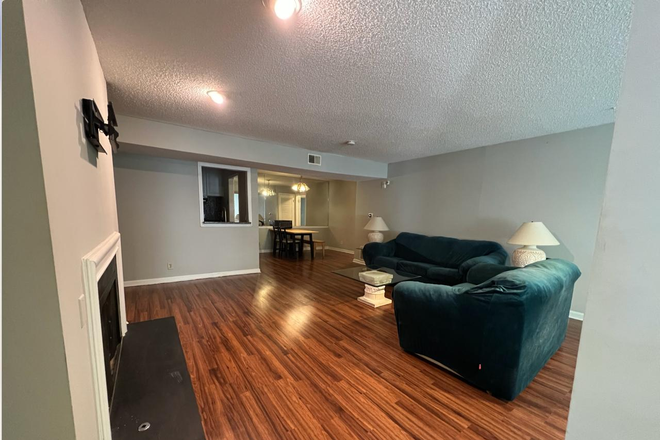 Living 2 - 1 Bedroom in a 2bed/2bath condo near Emory/CDC/VA