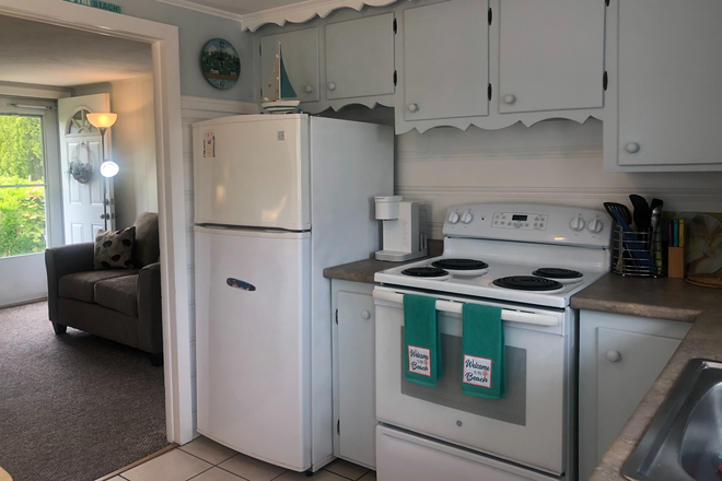 Kitchen - Narr/Scarborough/3 Bedroom/2 bathrooms / Academic rental ready to go! Apartments