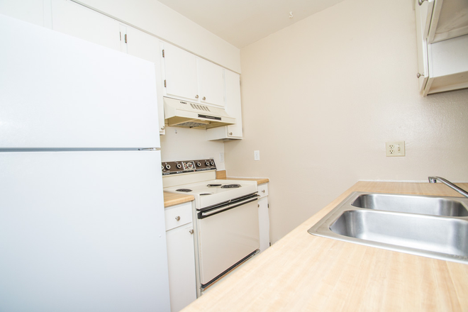 2238 Canyon #2 Kitchen - 2238 Canyon Blvd #2 Apartments