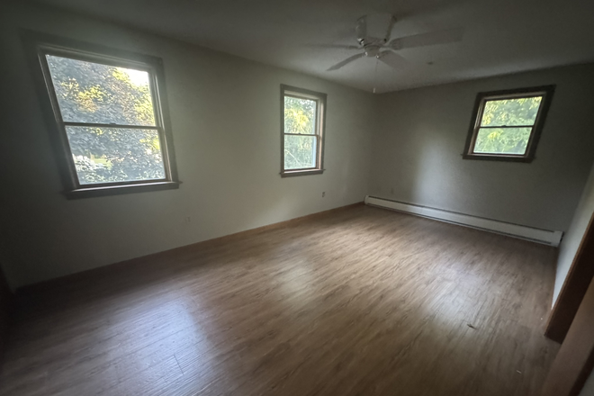 upstairs bedroom 2 - Spacious 3 Bedroom Apartment for Rent