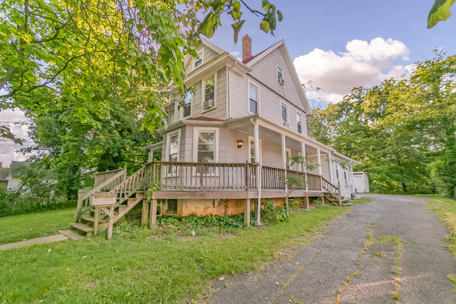 Street view - 6 bedroom, 3 bath house in Berwyn.  Walk to campus!