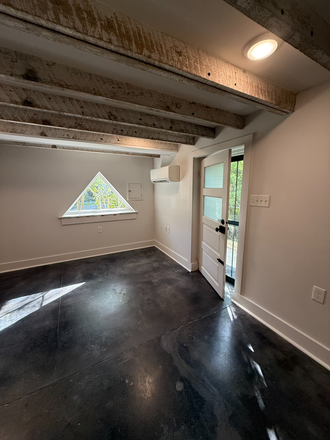 Entrance/living room - Quiet 1-BR 'Mother-in-Law' apt. Water and power PAID, near Carrollton streetcar