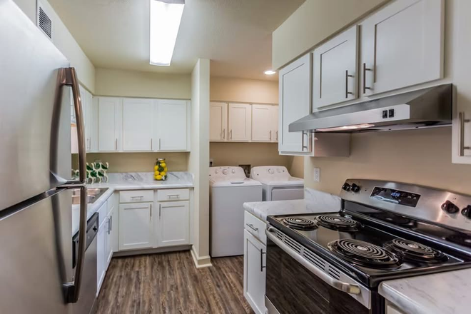 Kitchen. Comes with au large appliance and washer /dryer - Rev at 1903... Very spacious 2 bedroom! Looking for a female! Apartments