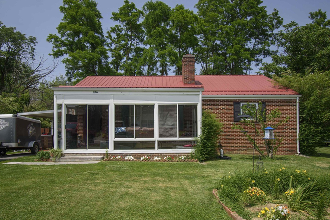 Exterior Front - HOME FOR RENT: AVAILABLE ASAP!