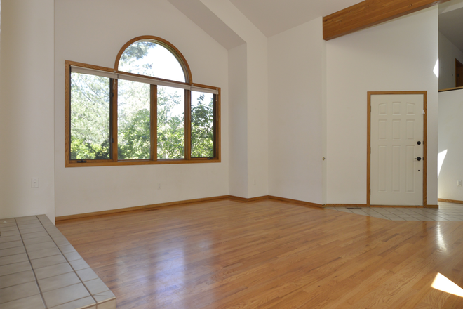 Living - *** BEAUTIFUL 4BR HOME CLOSE TO CAMPUS