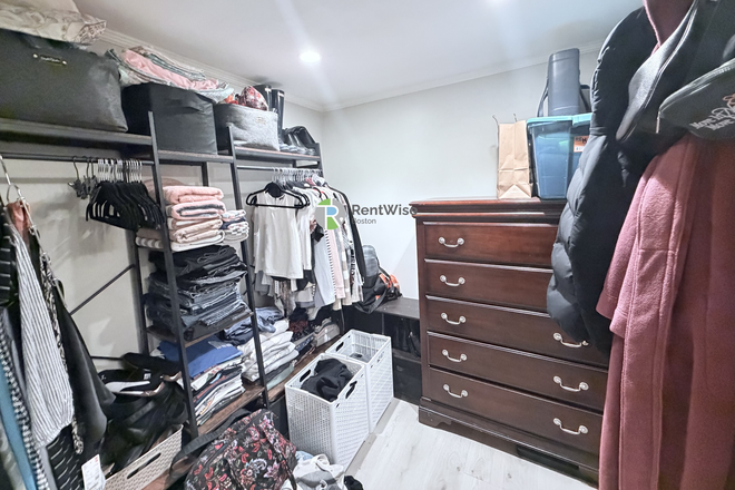 3 - Charming Beacon Hill Studio NO BROKER FEE Apartments