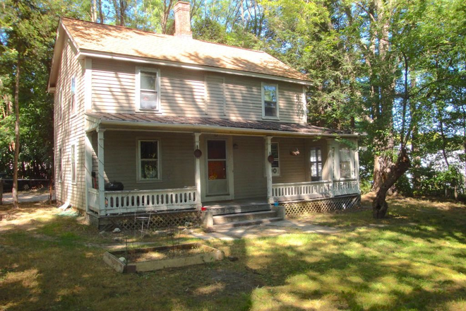Outside - "Vintage" 4 BR, Walkable to Downtown