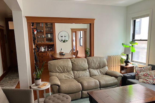 living room - Beautiful 1,800 sq ft Washington Square Apartment - 3br/2bath