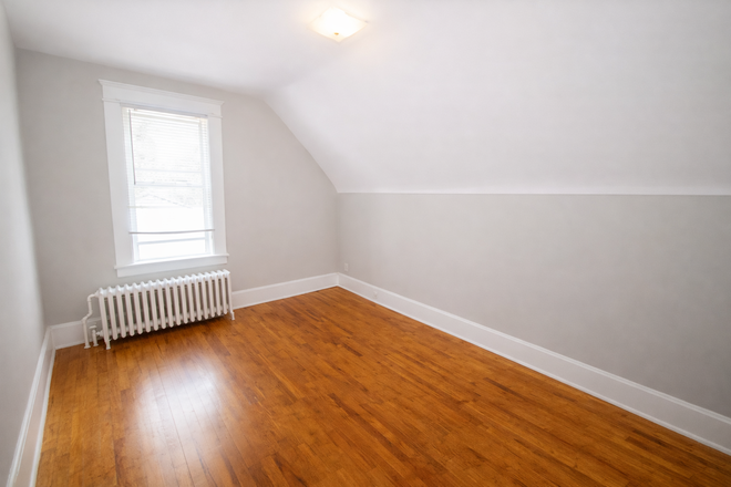 Bedroom - 5 Bedroom 2 Bathroom House near UST!