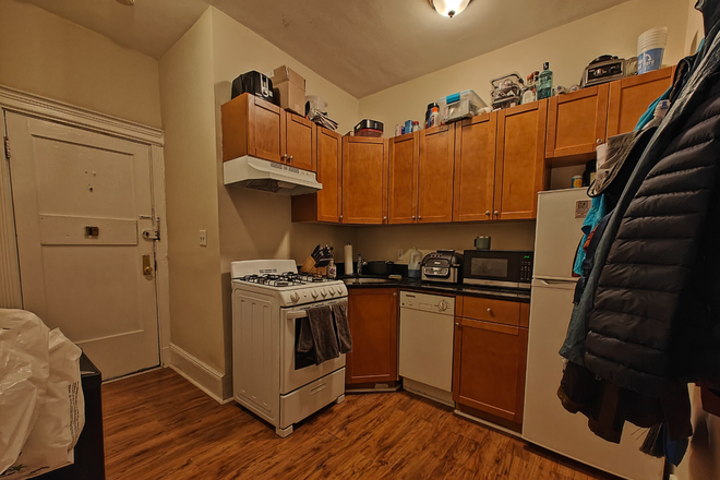 - - NO BROKER FEE STUDIO NEAR BU
