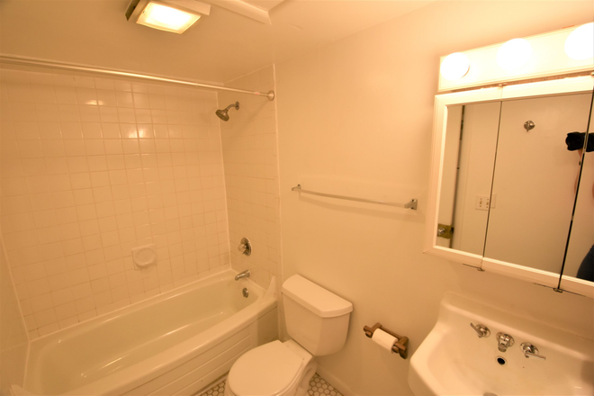 BATH - Boulder Property Management Duplex Duplex