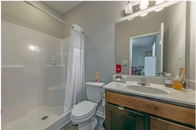 First level on-suite - Williamsburg VA Rental Available 2 bedrooms each with private bath 4 miles from campus Townhome